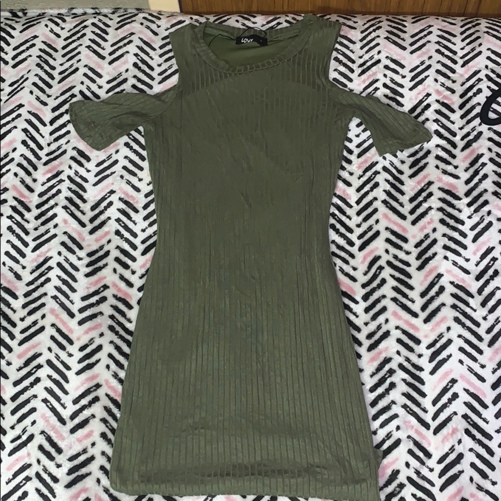 Skinny Green Dress With Open Shoulders